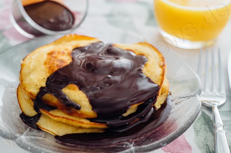 Pancakes mit selbstgemachter Schokosoße – SchokoNews