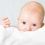 Zahnpflege beim Baby: Wie Karies trotz Schokolade vermieden wird