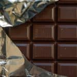 Worauf ist beim Schneiden von Schokolade zu achten?